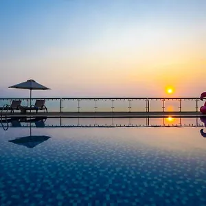 Otel Serene Beach Hotel Danang, Da Nang